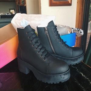 BRAND NEW DOLLS KILL BOOTS